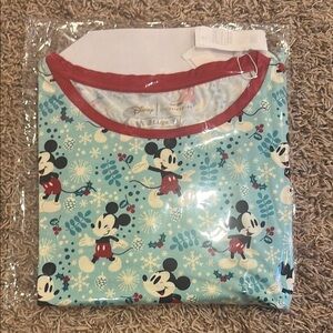 Mickey Winter Wonderland Men’s PJ top
